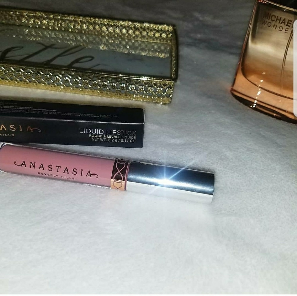 Sephora×Anastasia lipstick in Trouble